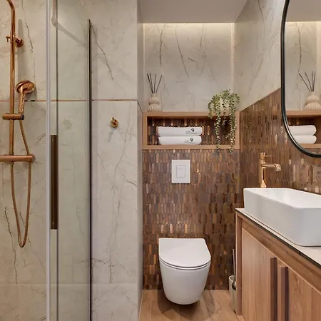 Perspektywa With Balcony By Lion *